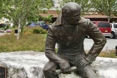 Жители Аляски просят убрать статую правителя русских поселений