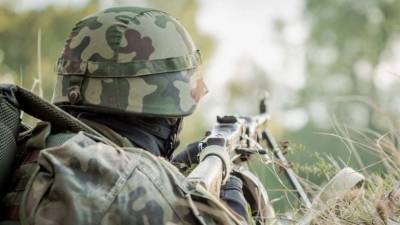 На Донбассе в результате обстрелов ранен украинский военный