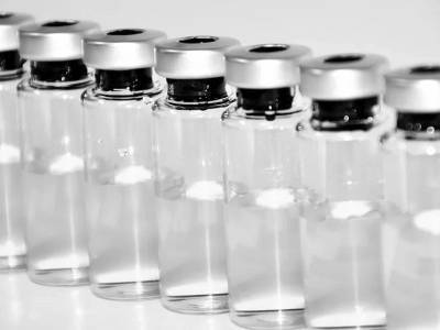 Минздрав: Вакцина не станет панацеей от коронавируса
