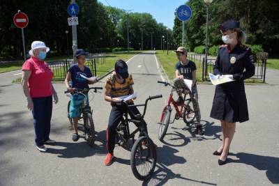 Сотрудники ОГИБДД напомнили смолянам о правилах безопасности при управлении велосипедом