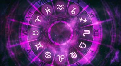 Четыре знака Зодиака в июле ждет судьбоносная встреча - астролог