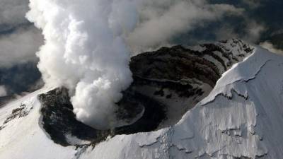 Высота столба пепла вулкана Эбеко превысила 3 километра — видео