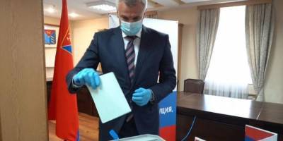 Губернатор Магаданской области принял участие в голосовании по поправкам