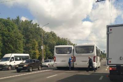 В Туле два автобуса почесались друг о друга