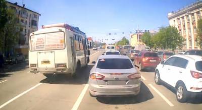 В Кемерове водителя маршрутки наказали за движение по разделительной полосе