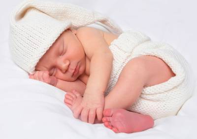 Правительство Чехии одобрило введение отпуска для отцов новорожденных детей