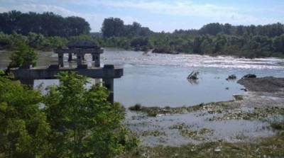 Наводнение в Черновцах полностью разрушило аварийный мост