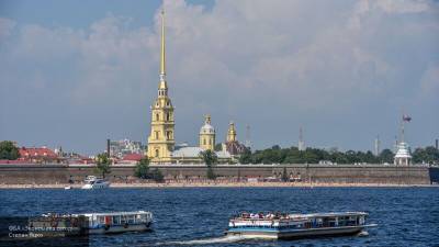 Беглов заявил о возобновлении навигации в Петербурге с 28 июня