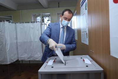 Юрий Бурлачко принял участие в голосовании по поправкам в Конституцию