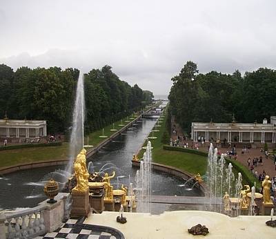 Парки Петергофа с фонтанами откроются для посетителей 3 июля