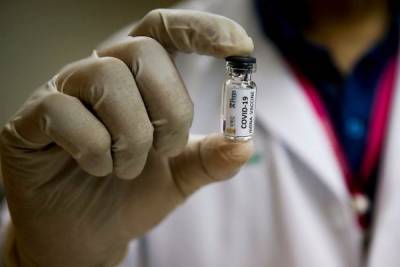 Половина россиян не стали бы делать прививку от коронавируса