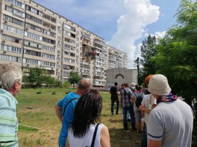 Жители соседних секций пострадавшего от взрыва дома на Позняках могут вернуться в свои квартиры — Кличко