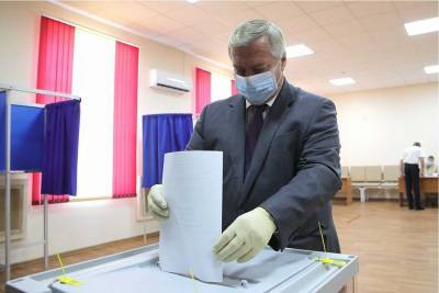 Василий Голубев проголосовал по поправкам в Конституцию