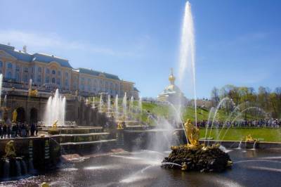 В Петергофе рассказали, когда откроют парки с фонтанами