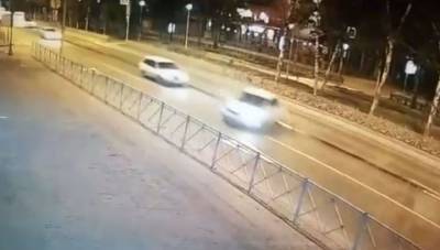 Машину накрутило на столб во время смертельной аварии в Новосибирске