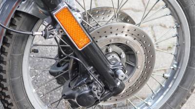 В Воронежской области ногу 13-летней пассажирки мотоцикла «зажевало» между спицами колеса