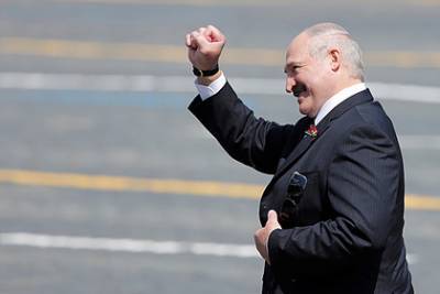 Лукашенко пообещал не ломать Белоруссию через колено