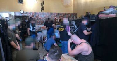 50 тысяч за спокойствие: в киевском СИЗО двое заключенных устроили "схему" вымогательства с осужденных
