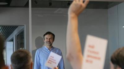 Партия «Голос» лишила Вакарчука депутатского мандата