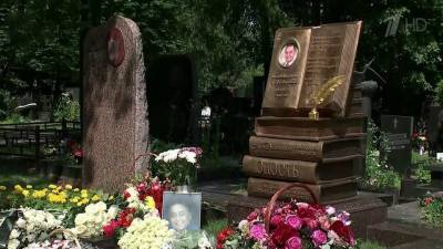 В Москве открыли памятник поэту Андрею Дементьеву, ушедшему из жизни ровно два года назад