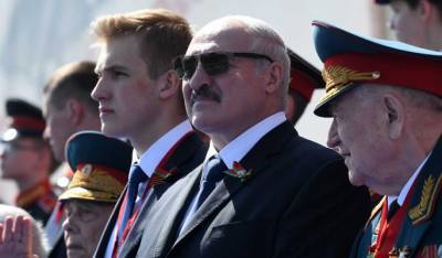 Лукашенко на параде Победы в Москве: стало известно о подарке президенту Белоруссии
