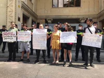 Сателлиты оппозиции опротестовали выступление премьера Грузии в парламенте