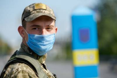 Польша передала Украине гуманитарную помощь для борьбы с коронавирусом