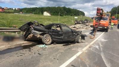 Три человека погибли при столкновении грузовика с легковушкой в Татарстане
