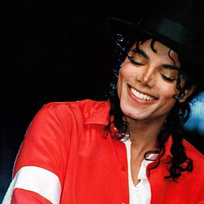Дочь Майкла Джексона показала ранее неизвестные снимки короля поп-музыки