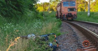 В Днепре локомотив протаранил коляску с полуторагодовалым ребенком