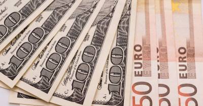 Доллар дешевеет, а евро дорожает: курсы Нацбанка и в обменниках 26 и 30 июня