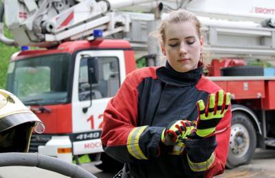 Пожарные ликвидировали возгорание гаражей на юго-востоке Москвы