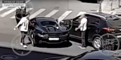Видео: McLaren 570S попал в ДТП в центре Санкт-Петербурга - autonews - Москва - Санкт-Петербург - Видео