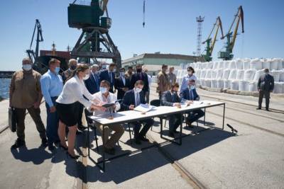 Украине пришлось сдать в концессию Херсонский морской торговый порт