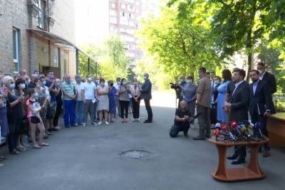 Квартиры с секретом. Где Зеленский за 4 дня нашел жилье пострадавшим от взрыва в Киеве