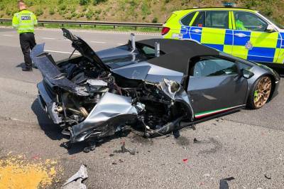 В Британии Lamborghini за $265 тыс. разбили через 20 минут после покупки