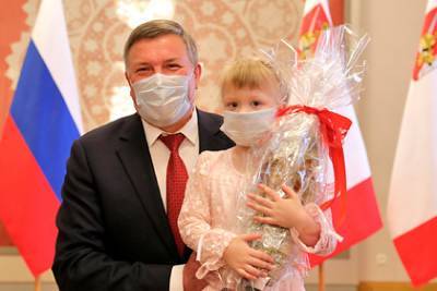Пятилетняя россиянка спасла младшего брата из горящего дома