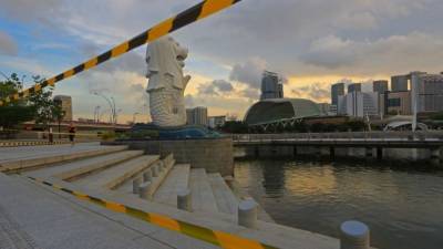 Группе британцев запретили работать в Сингапуре после того как они нарушили карантин в трех барах
