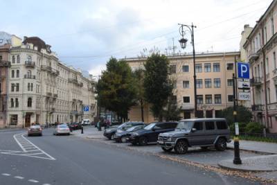 Полторы тысячи петербуржцев должны переоформить разрешение на платную парковку