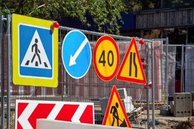 Движение на участке Звенигородского шоссе ограничили из-за строительных работ