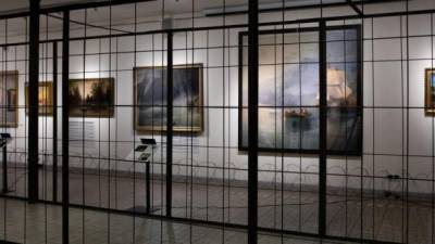 Картины Порошенко: в музее Гончара "поместили за решетки" экспозицию