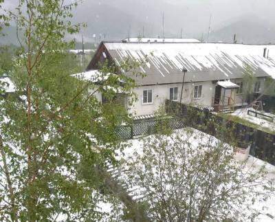 На севере Бурятии под конец июня выпал снег. Видео