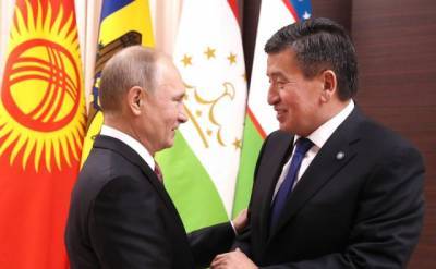 Путин провел телефонный разговор с президентом Киргизии Сооронбаем Жээнбековым