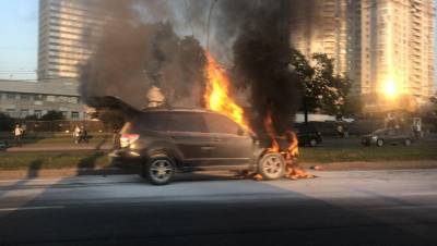 Автомобиль загорелся на проспекте Вернадского в Москве