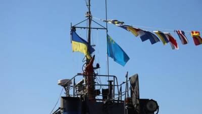 На корабле ВМС "Яны Капу" подняли флаг крымских татар