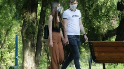 Горожанам рассказали, нужно ли петербуржцам носить маски в парках