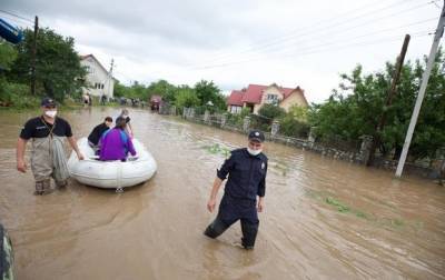 Паводки на Прикарпатье: повреждения получили 13 тысяч домов