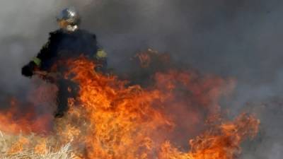 Полтора часа пожарные боролись с возгоранием в Соль-Илецком городском округе