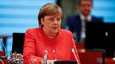 Меркель заявила о намерении продолжать конструктивный диалог с Россией
