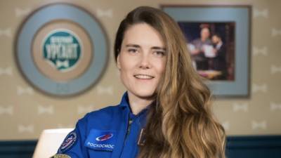 «Роскосмос» назвал срок отправки на МКС женщины—космонавта